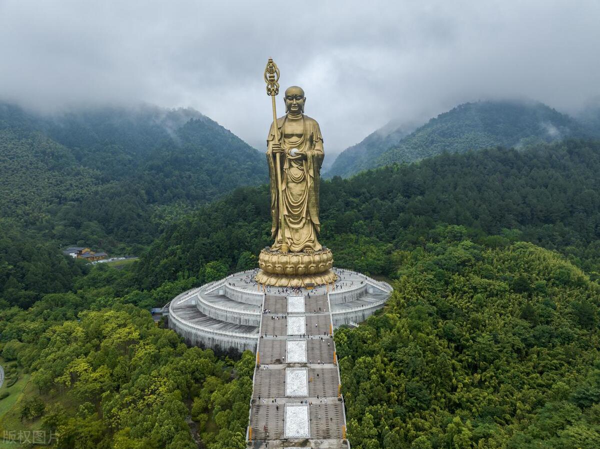 九华山是哪位菩萨的道场（九华山，为什么是地藏菩萨的道场？）